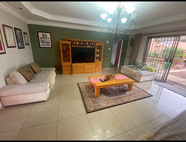 4 BEDROOM HOUSE FOR SALE IN AERORAND